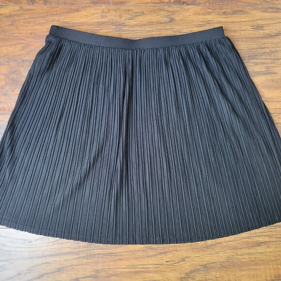 XHILARATION Black Micro-Pleated Flowy Skirt sz L EUC Spring Summer Beach - Picture 4 of 4